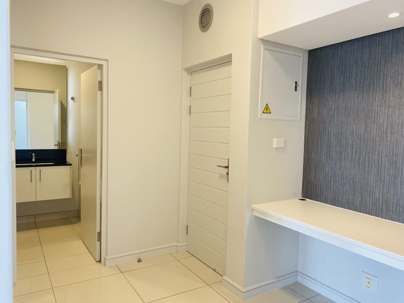 NORTH-FACING, SOPHISTICATED, PET FRIENDLY, 2 BEDROOMS, 2 BATHROOMS APARTMENT WITH 100% BACK-UP POWER - Photo 5