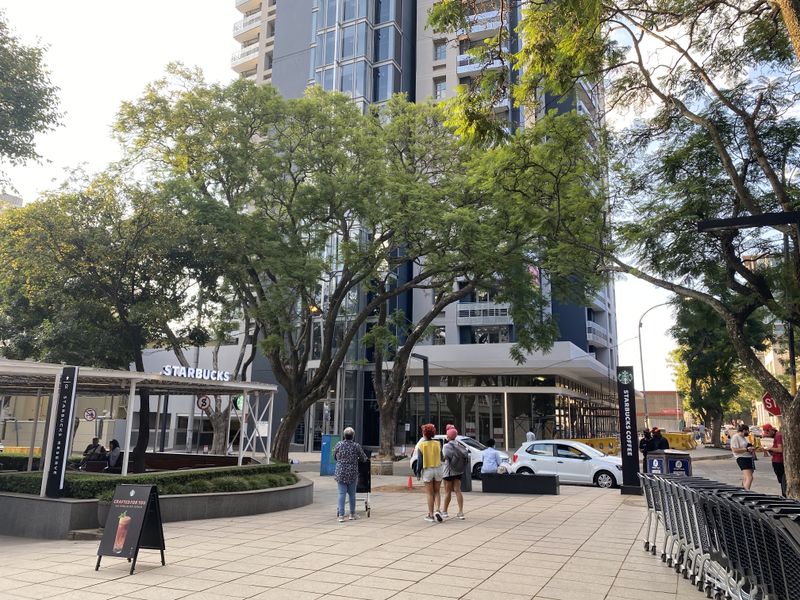 NORTH-FACING, SOPHISTICATED, PET FRIENDLY, 2 BEDROOMS, 2 BATHROOMS APARTMENT WITH 100% BACK-UP POWER - Photo 3