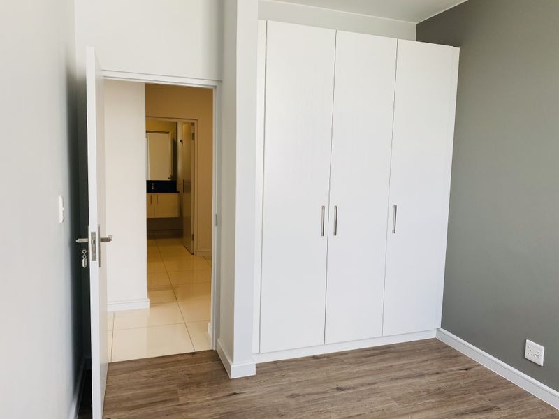 NORTH-FACING, SOPHISTICATED, PET FRIENDLY, 2 BEDROOMS, 2 BATHROOMS APARTMENT WITH 100% BACK-UP POWER - Photo 8