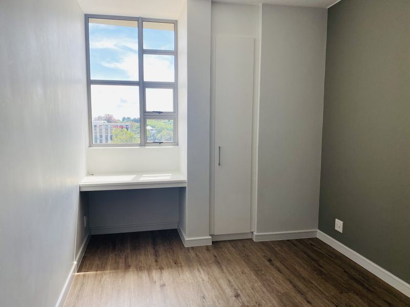 NORTH-FACING, SOPHISTICATED, PET FRIENDLY, 2 BEDROOMS, 2 BATHROOMS APARTMENT WITH 100% BACK-UP POWER - Photo 9