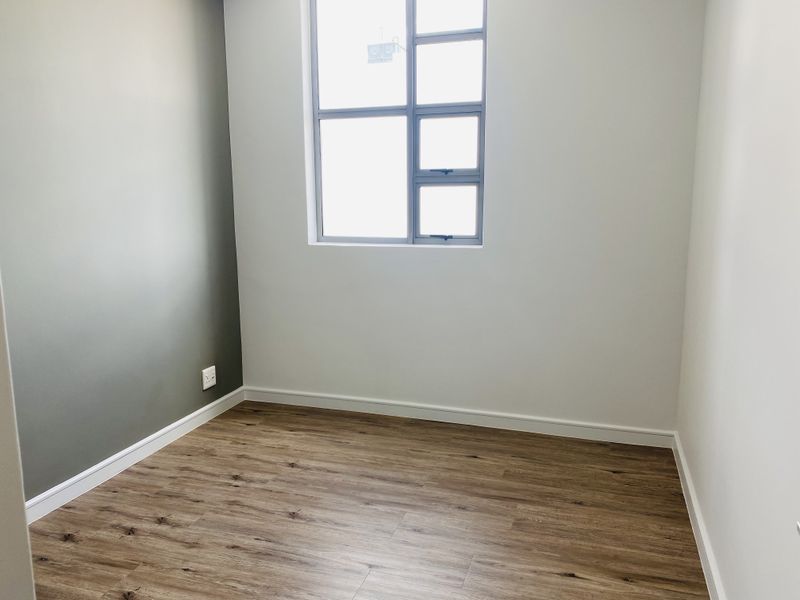 NORTH-FACING, SOPHISTICATED, PET FRIENDLY, 2 BEDROOMS, 2 BATHROOMS APARTMENT WITH 100% BACK-UP POWER - Photo 6