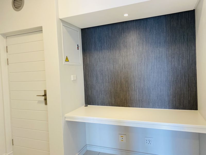 NORTH-FACING, SOPHISTICATED, PET FRIENDLY, 2 BEDROOMS, 2 BATHROOMS APARTMENT WITH 100% BACK-UP POWER - Photo 4