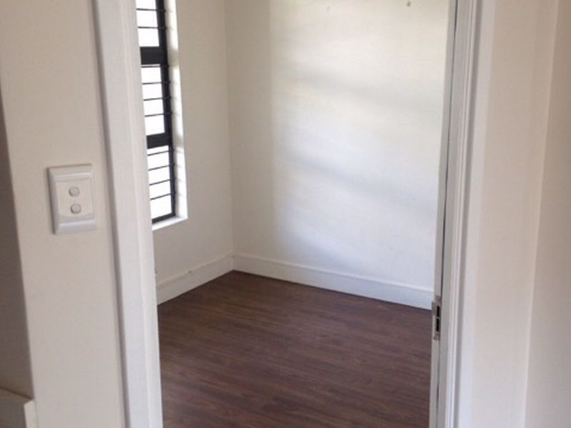A sunny 2 bedroom 1 bathroom unit at The Link. - Photo 6