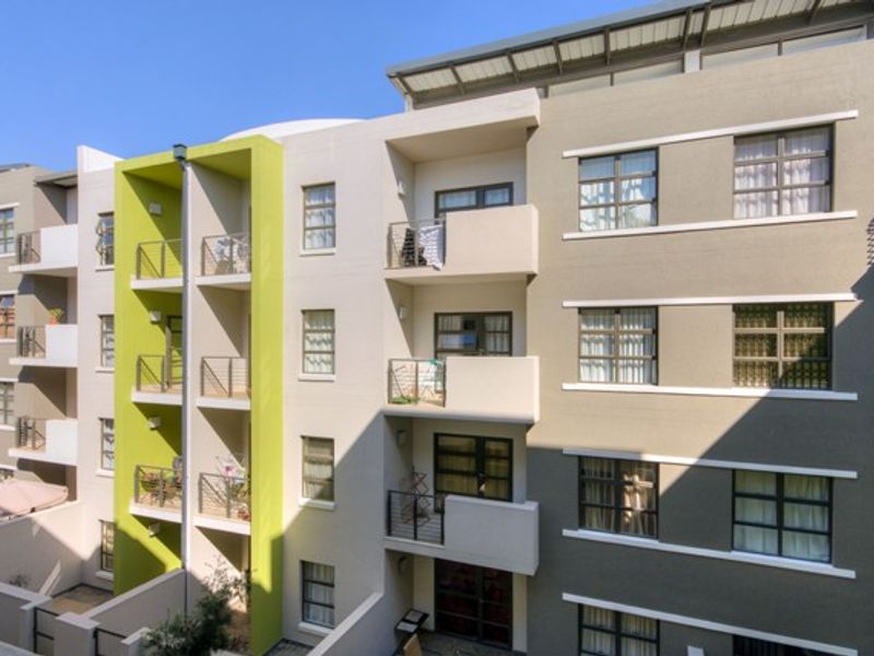 A sunny 2 bedroom 1 bathroom unit at The Link. - Photo 1