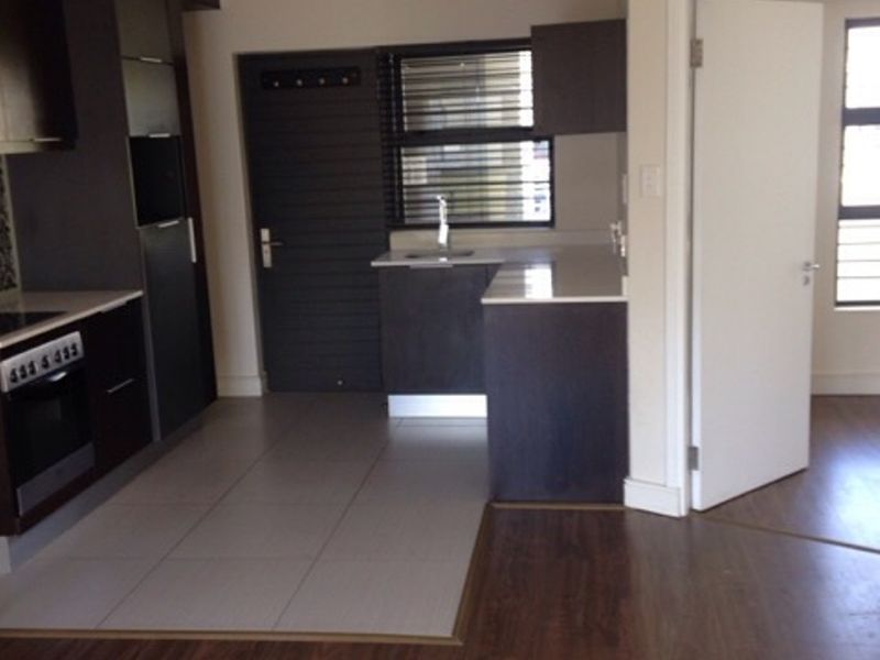 A sunny 2 bedroom 1 bathroom unit at The Link. - Photo 9