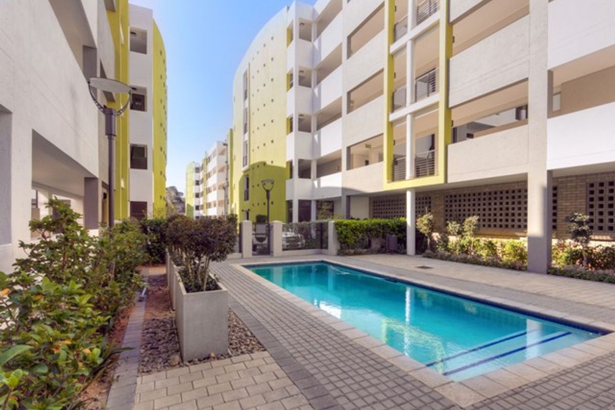 A sunny 2 bedroom 1 bathroom unit at The Link. - Photo 2