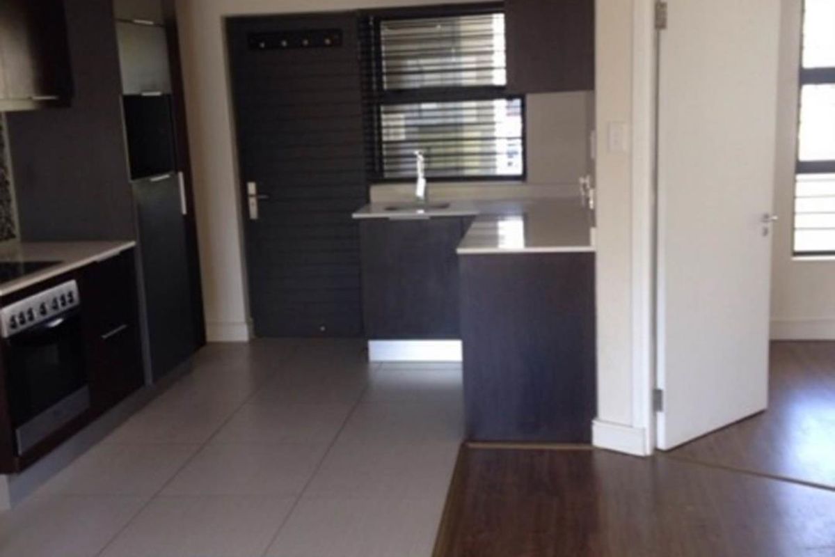 A sunny 2 bedroom 1 bathroom unit at The Link. - Photo 4
