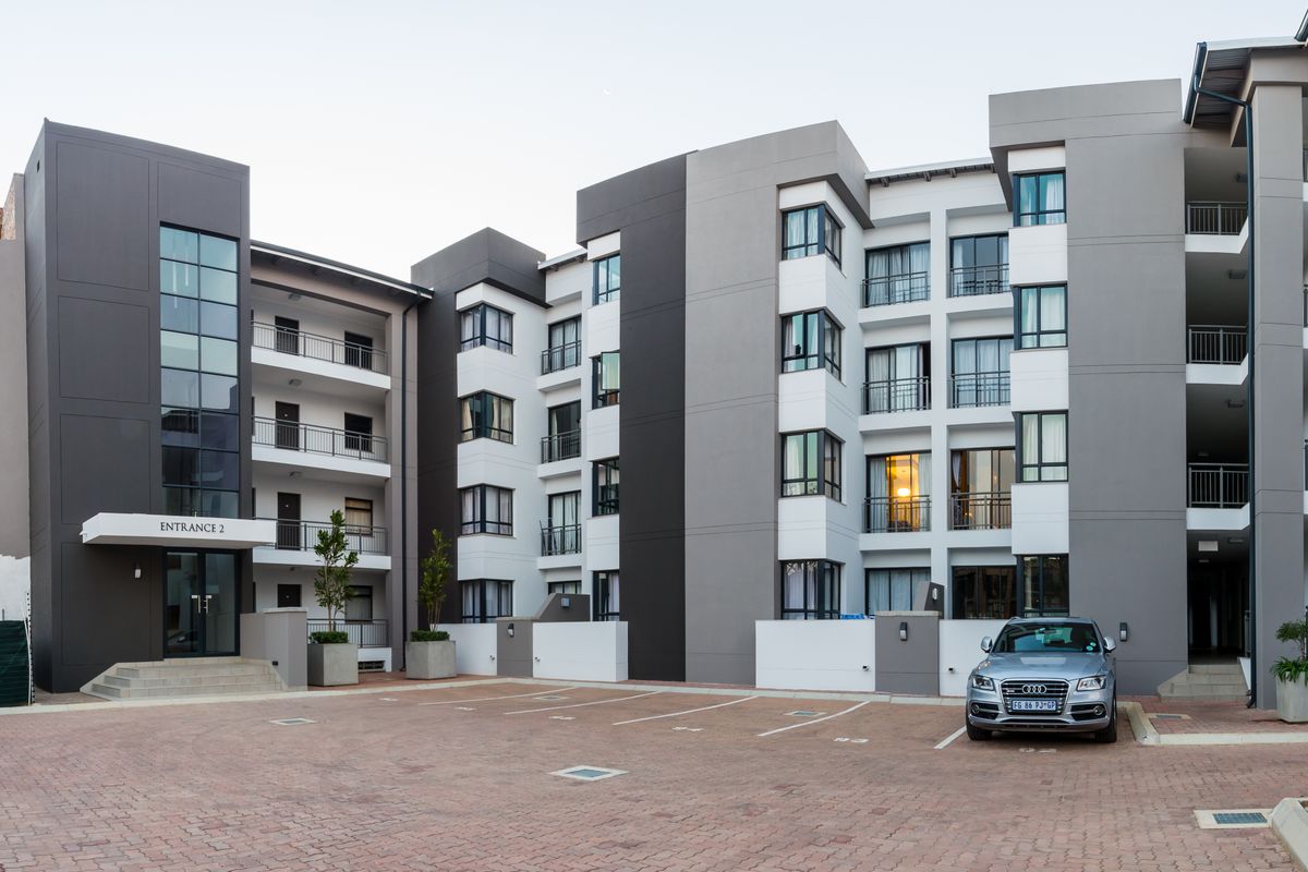 Ultra Modern 2 Bedroom 2 Bathroom Apartment in Rivonia - Photo 4