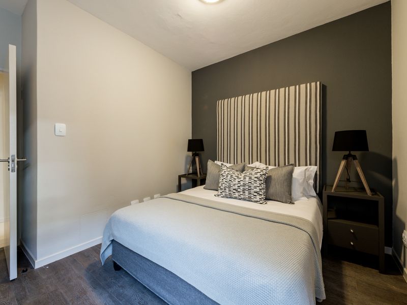 Ultra Modern 2 Bedroom 2 Bathroom Apartment in Rivonia - Photo 10