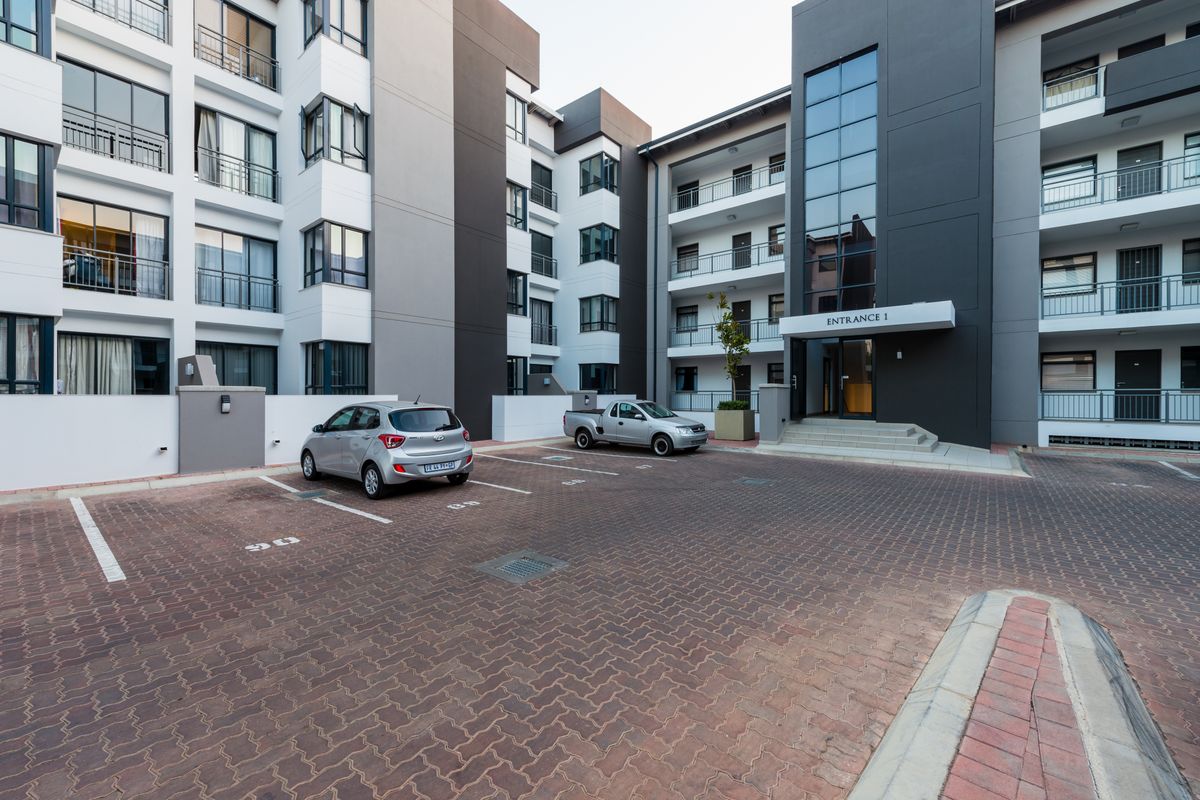 Ultra Modern 2 Bedroom 2 Bathroom Apartment in Rivonia - Photo 3