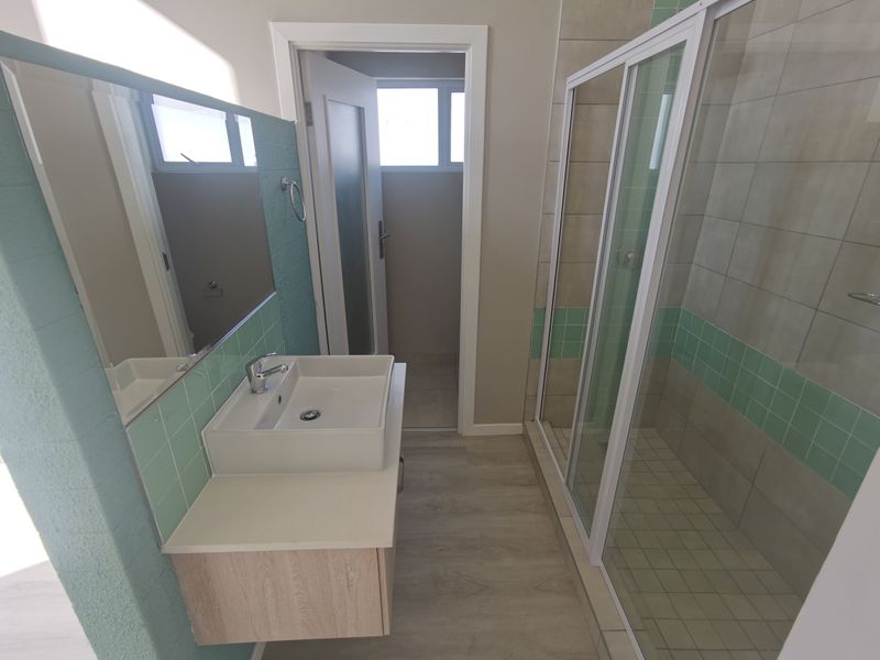 Stylish Yet Practical 2 Bedroom 2 Bathroom Apartment in the Paulshof - Photo 8