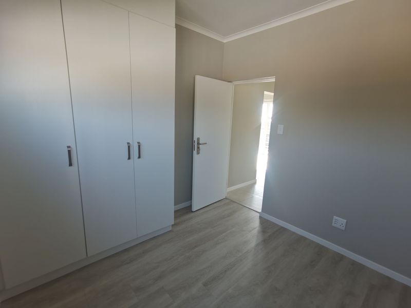 Stylish Yet Practical 2 Bedroom 2 Bathroom Apartment in the Paulshof - Photo 5