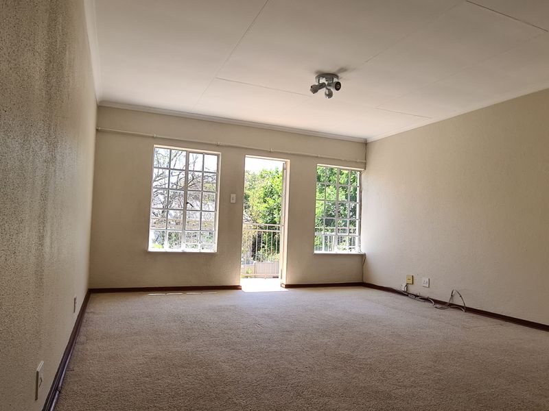 Pretty, Peaceful and Convenient 3 Bed 2 Bath - Photo 2