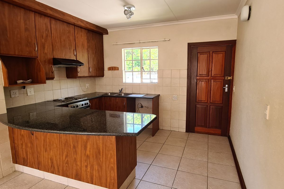 Pretty, Peaceful and Convenient 3 Bed 2 Bath - Photo 4