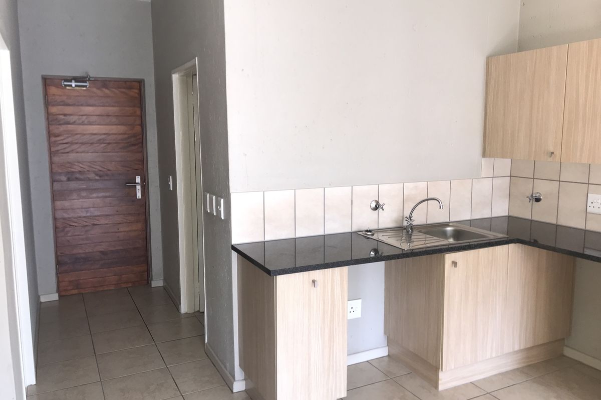 Modern 2 Bedroom Unit for Sale in Secure Ferndale Complex - Photo 5