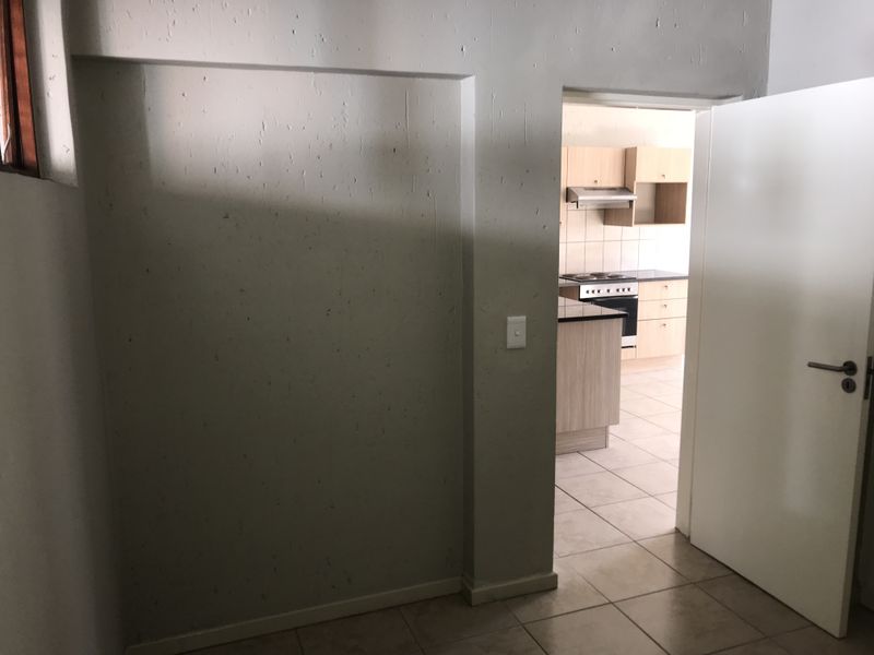 Modern 2 Bedroom Unit for Sale in Secure Ferndale Complex - Photo 8