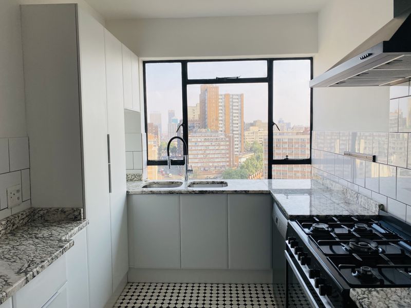 Huge 2 bedroom, 2 bathroom beautiful mash between modern and rustic - Photo 6