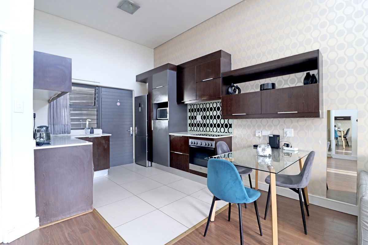 Third Floor 2 Bed 1 Bath unit in The Link - Photo 5