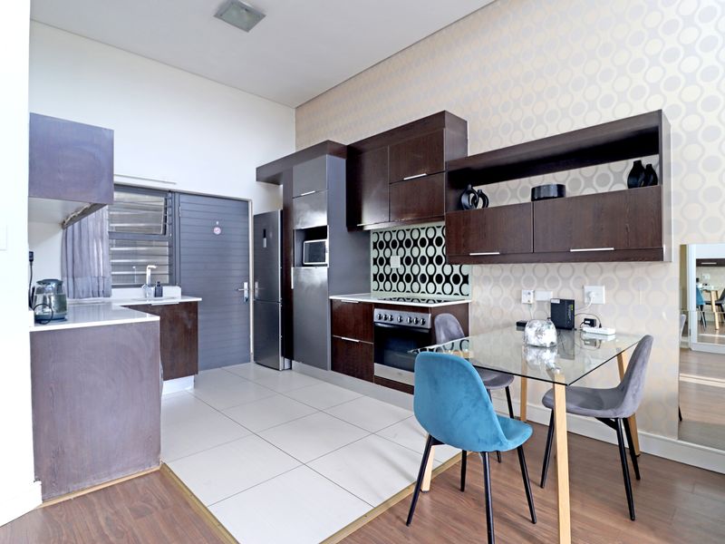 Third Floor 2 Bed 1 Bath unit in The Link - Photo 5