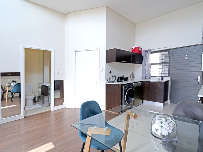 Third Floor 2 Bed 1 Bath unit in The Link - Photo 8