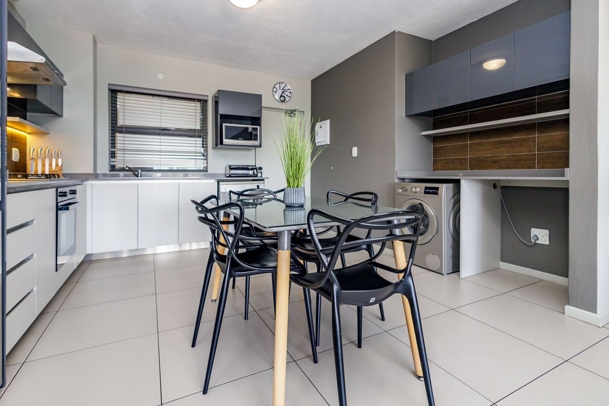 Stylish Yet Practical 1st Floor 2 Bed 2 Bath Apartment in Rivonia - Photo 5