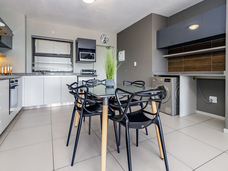Stylish Yet Practical 1st Floor 2 Bed 2 Bath Apartment in Rivonia - Photo 5