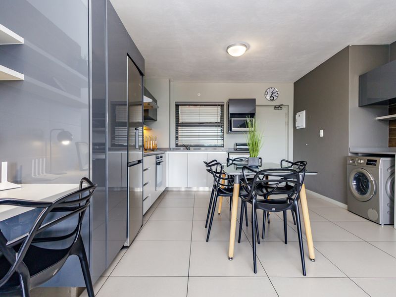 Stylish Yet Practical 1st Floor 2 Bed 2 Bath Apartment in Rivonia - Photo 4