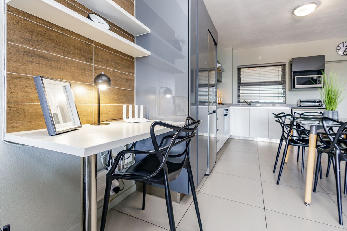 Stylish Yet Practical 1st Floor 2 Bed 2 Bath Apartment in Rivonia - Photo 3