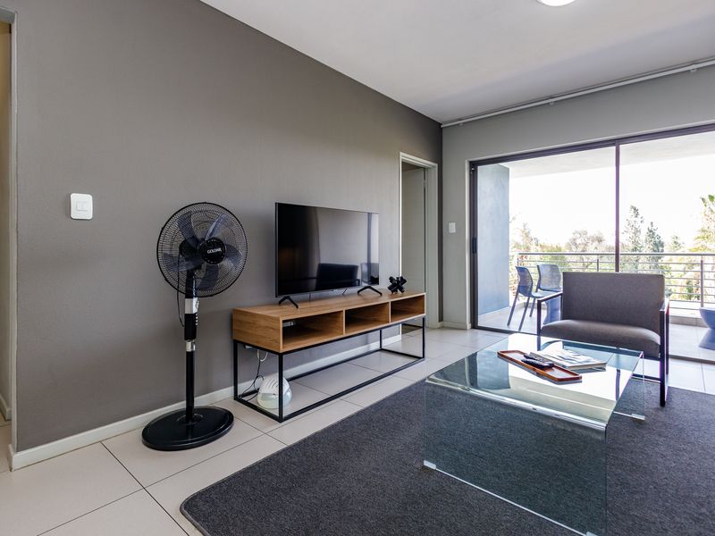 Stylish Yet Practical 1st Floor 2 Bed 2 Bath Apartment in Rivonia - Photo 10