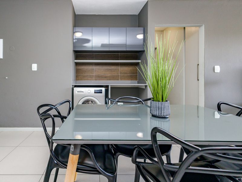 Stylish Yet Practical 1st Floor 2 Bed 2 Bath Apartment in Rivonia - Photo 9