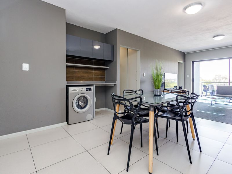 Stylish Yet Practical 1st Floor 2 Bed 2 Bath Apartment in Rivonia - Photo 2