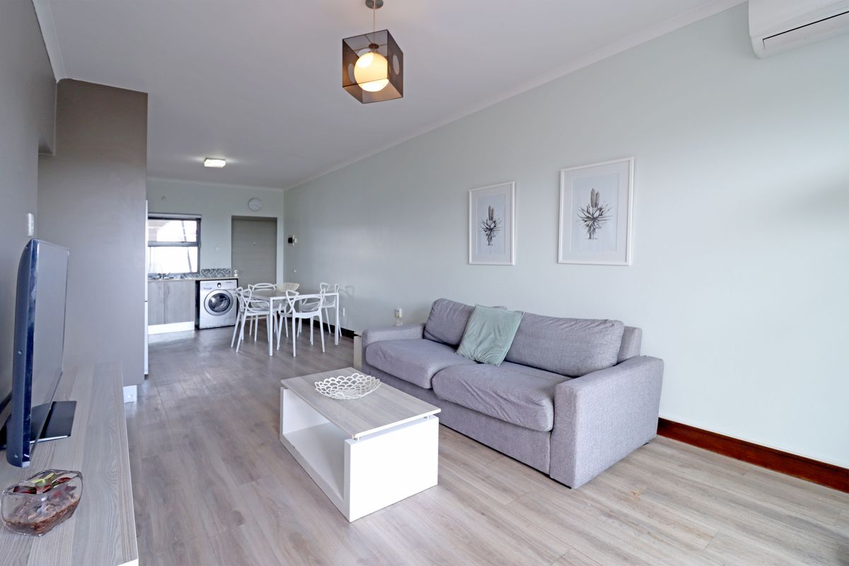 Third Floor 2 Bed 2 Bath unit in The Cube - Photo 4