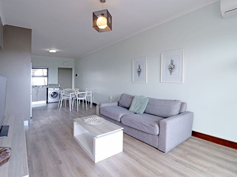 Third Floor 2 Bed 2 Bath unit in The Cube - Photo 4