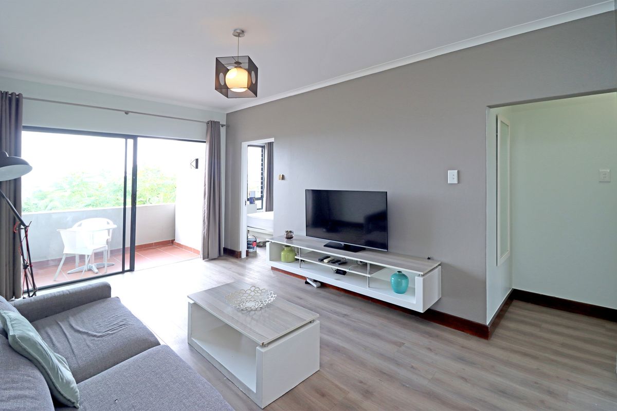 Third Floor 2 Bed 2 Bath unit in The Cube - Photo 2