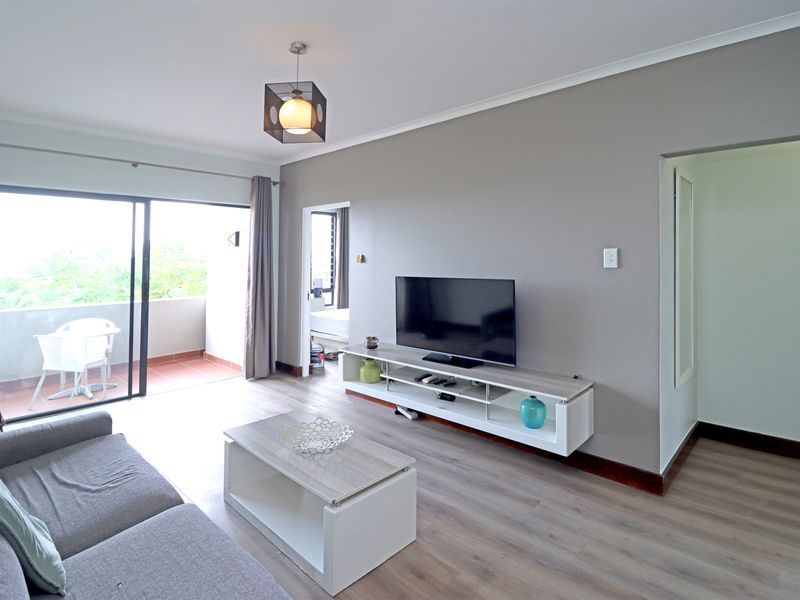 Third Floor 2 Bed 2 Bath unit in The Cube - Photo 2