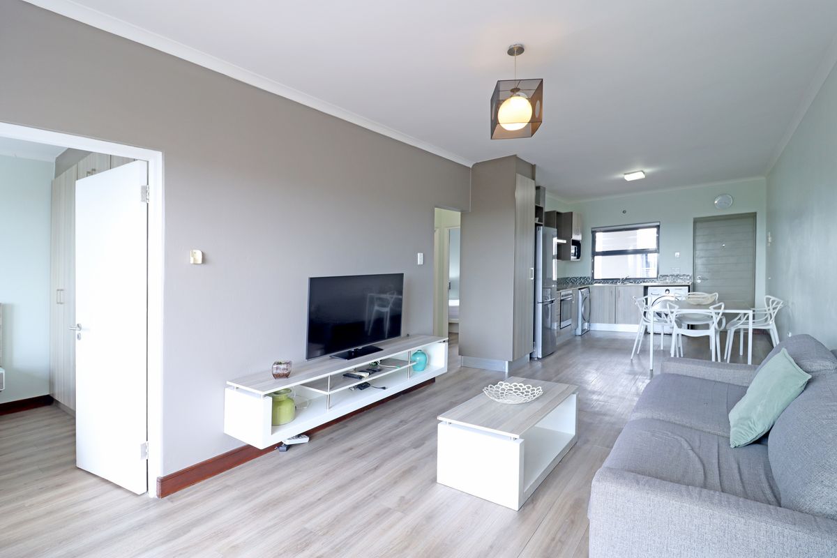 Third Floor 2 Bed 2 Bath unit in The Cube - Photo 5