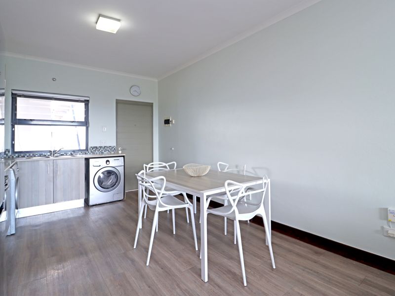 Third Floor 2 Bed 2 Bath unit in The Cube - Photo 8