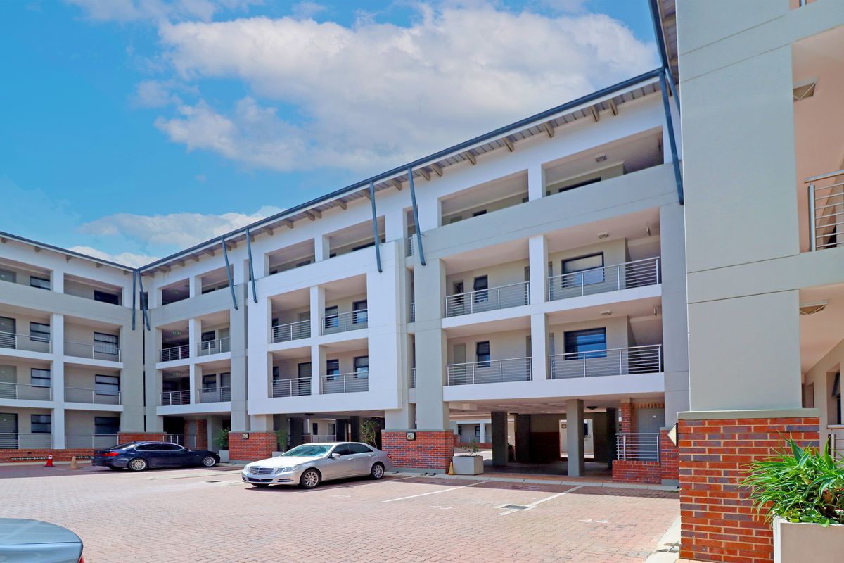 Third Floor 2 Bed 2 Bath unit in The Cube - Photo 3