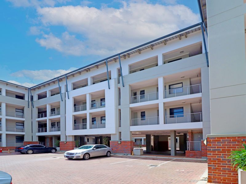 Third Floor 2 Bed 2 Bath unit in The Cube - Photo 3