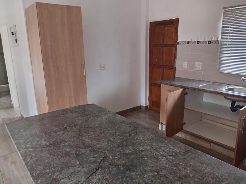 Lock up and  go Townhouse 3 Bedroom 2 Bath + 1 guest toilet - Photo 7