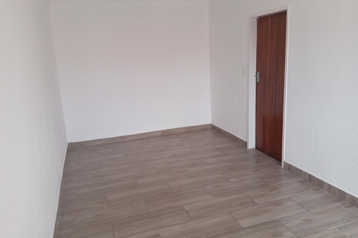 Lock up and  go Townhouse 3 Bedroom 2 Bath + 1 guest toilet - Photo 4