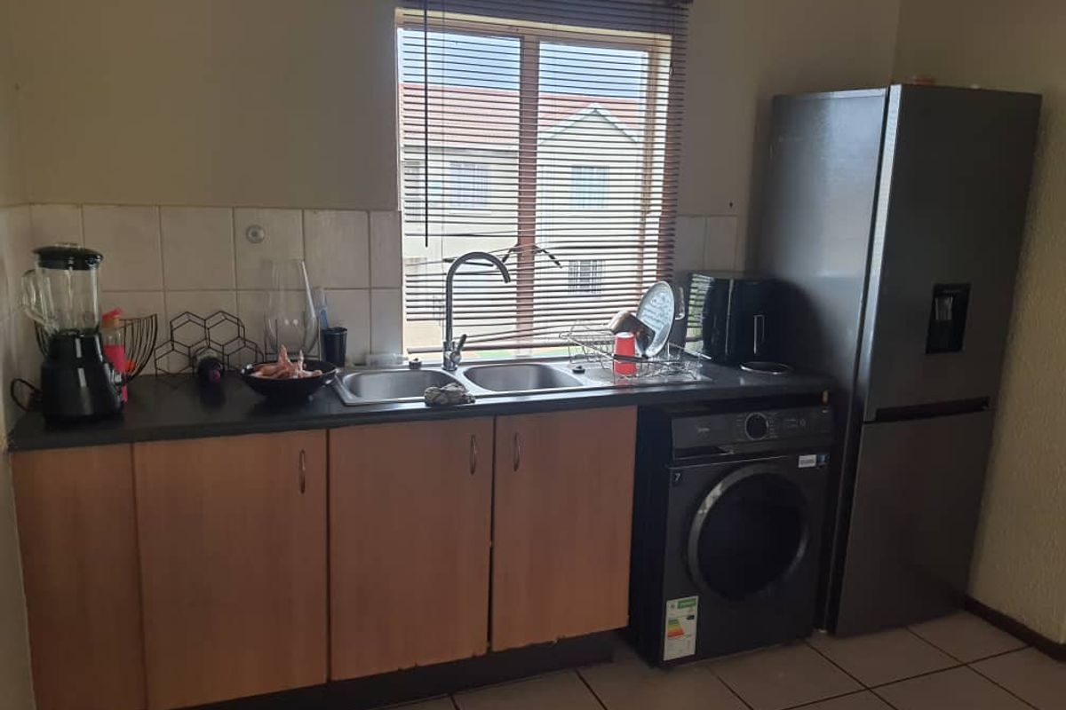 2 Bedroom, 2 Bathroom First-Floor Unit for Sale in Ruimsig - Photo 5