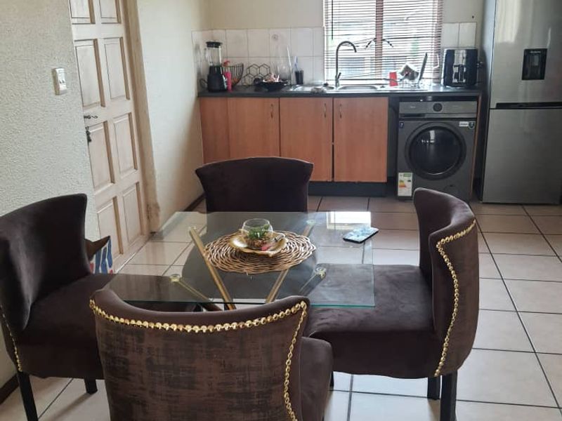 2 Bedroom, 2 Bathroom First-Floor Unit for Sale in Ruimsig - Photo 3