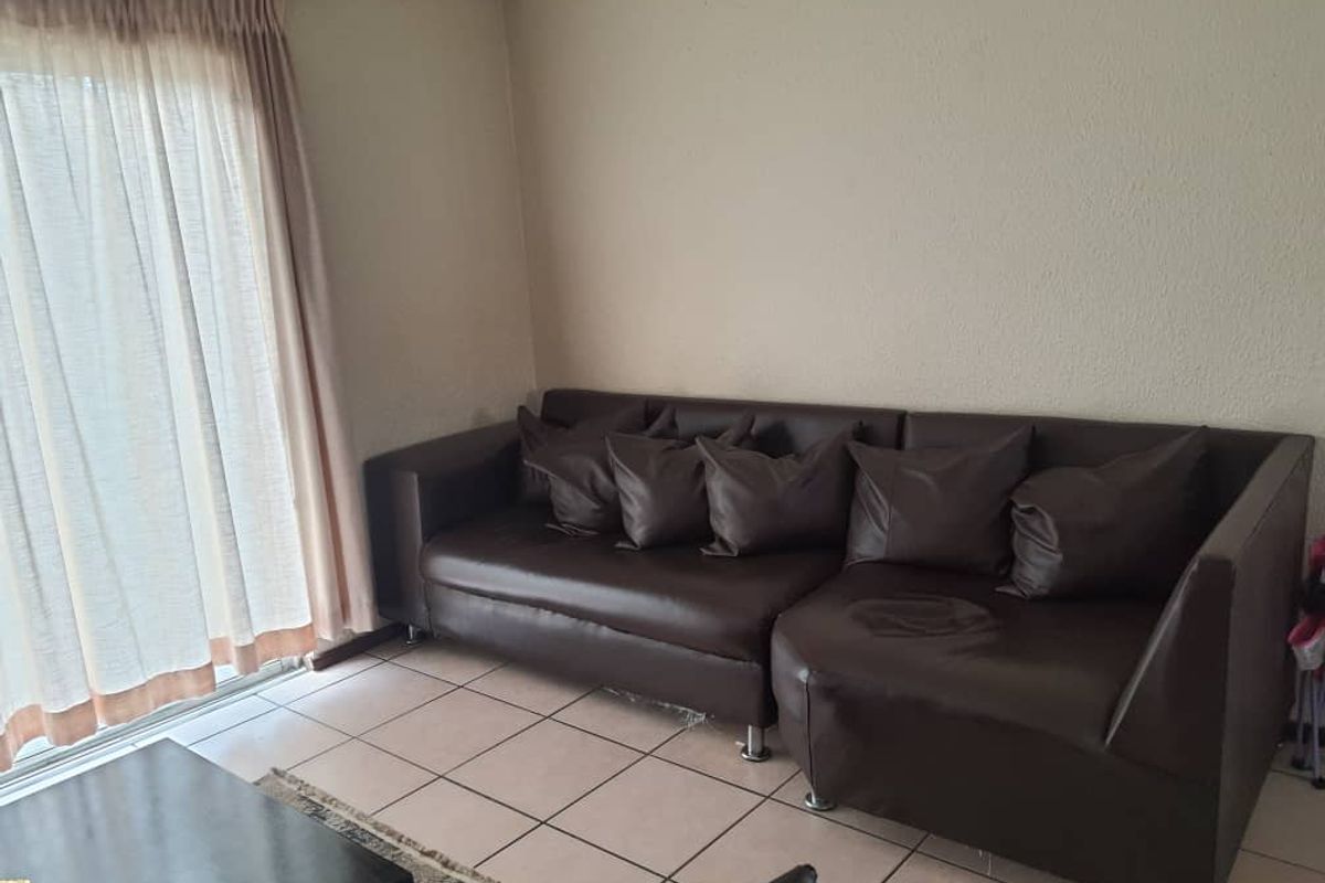 2 Bedroom, 2 Bathroom First-Floor Unit for Sale in Ruimsig - Photo 2