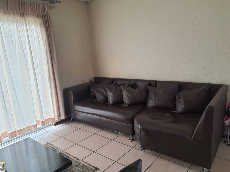 2 Bedroom, 2 Bathroom First-Floor Unit for Sale in Ruimsig - Photo 2