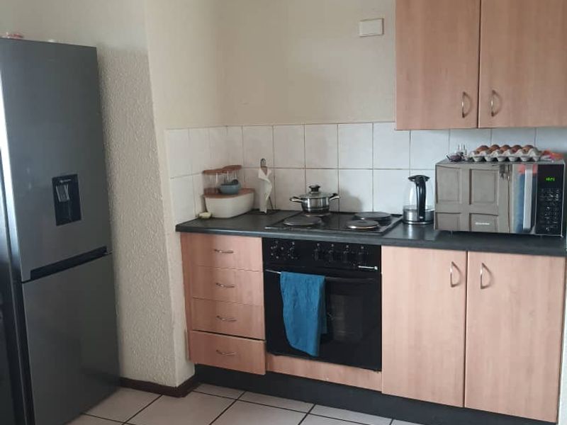 2 Bedroom, 2 Bathroom First-Floor Unit for Sale in Ruimsig - Photo 4