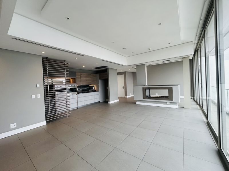 Exquisite, Pet Friendly, 2-Bed, 2 1⁄2 Baths Penthouse with Back-up Services - Photo 5