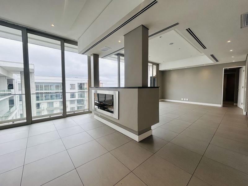 Exquisite, Pet Friendly, 2-Bed, 2 1⁄2 Baths Penthouse with Back-up Services - Photo 2