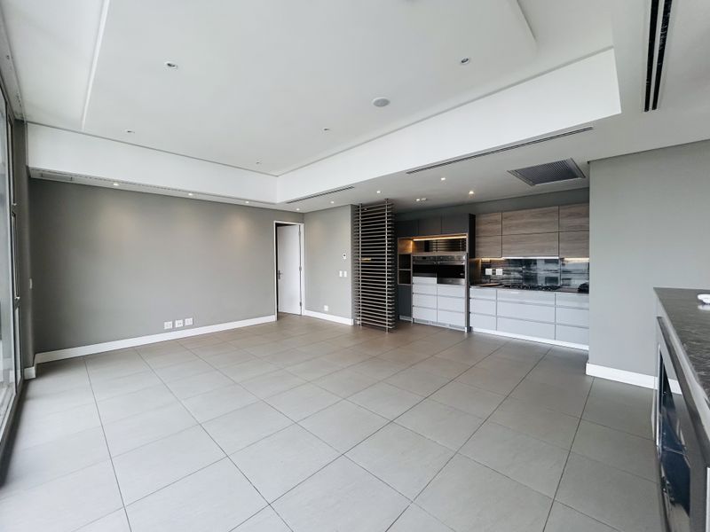 Exquisite, Pet Friendly, 2-Bed, 2 1⁄2 Baths Penthouse with Back-up Services - Photo 4