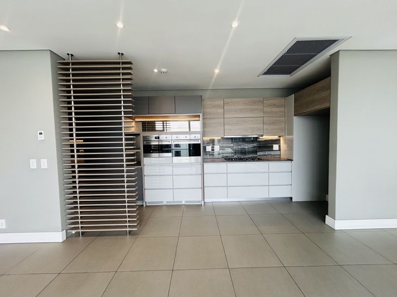 Exquisite, Pet Friendly, 2-Bed, 2 1⁄2 Baths Penthouse with Back-up Services - Photo 9